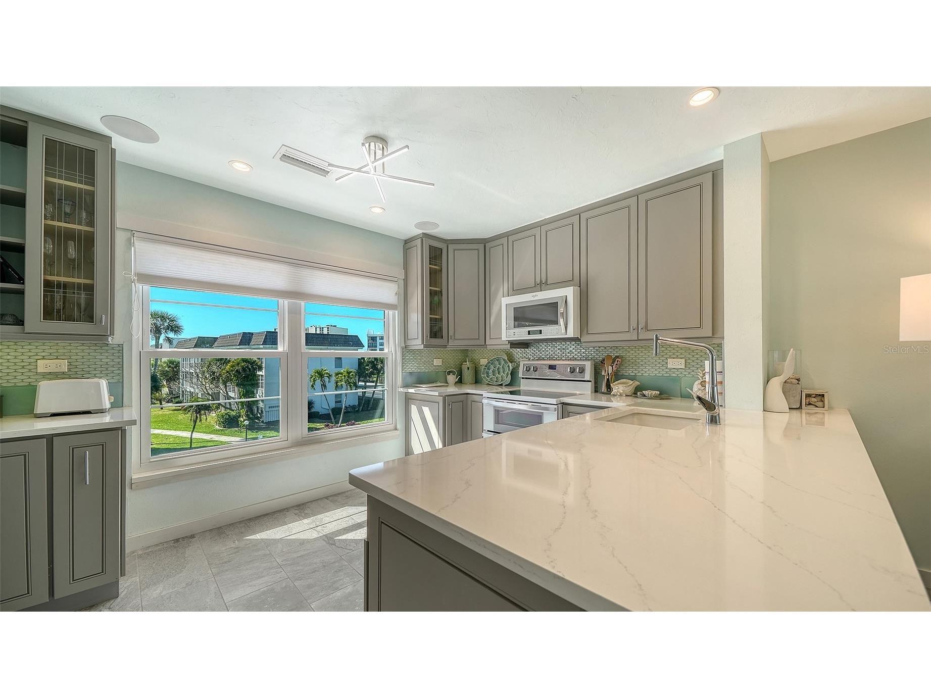4440 Exeter Drive #301 Longboat Key FL 34228 A4684917 image8