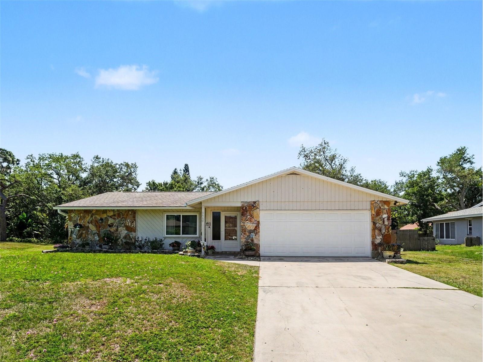 4440 Meadow Creek Circle Sarasota FL 34233 TB8501800 image1