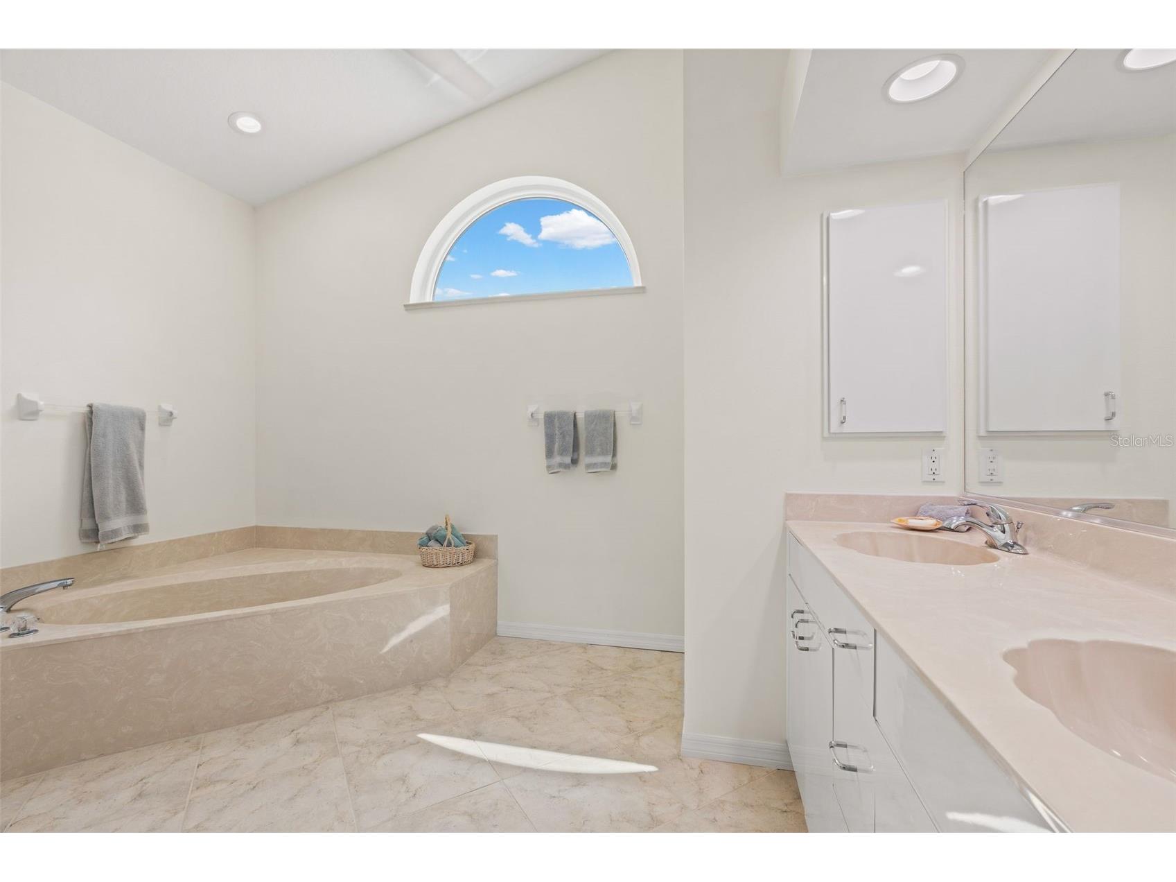 4442 Hollybrook Way Sarasota FL 34233 A4694025 image20