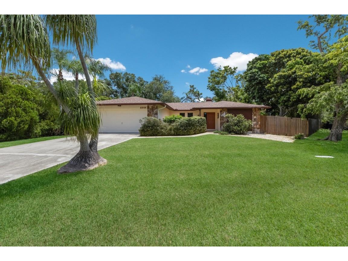 4444 Meadow Creek Circle Sarasota FL 34233 A4619409 image1