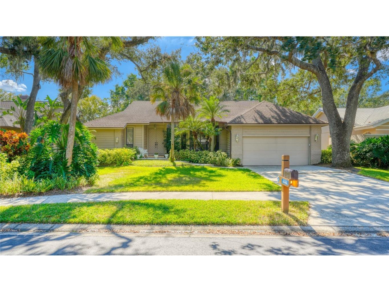 4444 Oak View Drive Sarasota FL 34232 A4589739 image1