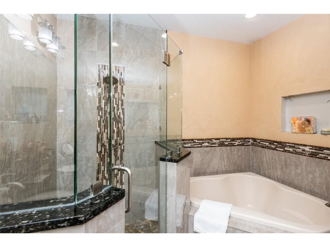 4445 Amberly Oaks Court Tampa FL 33614 TB8325959 image18