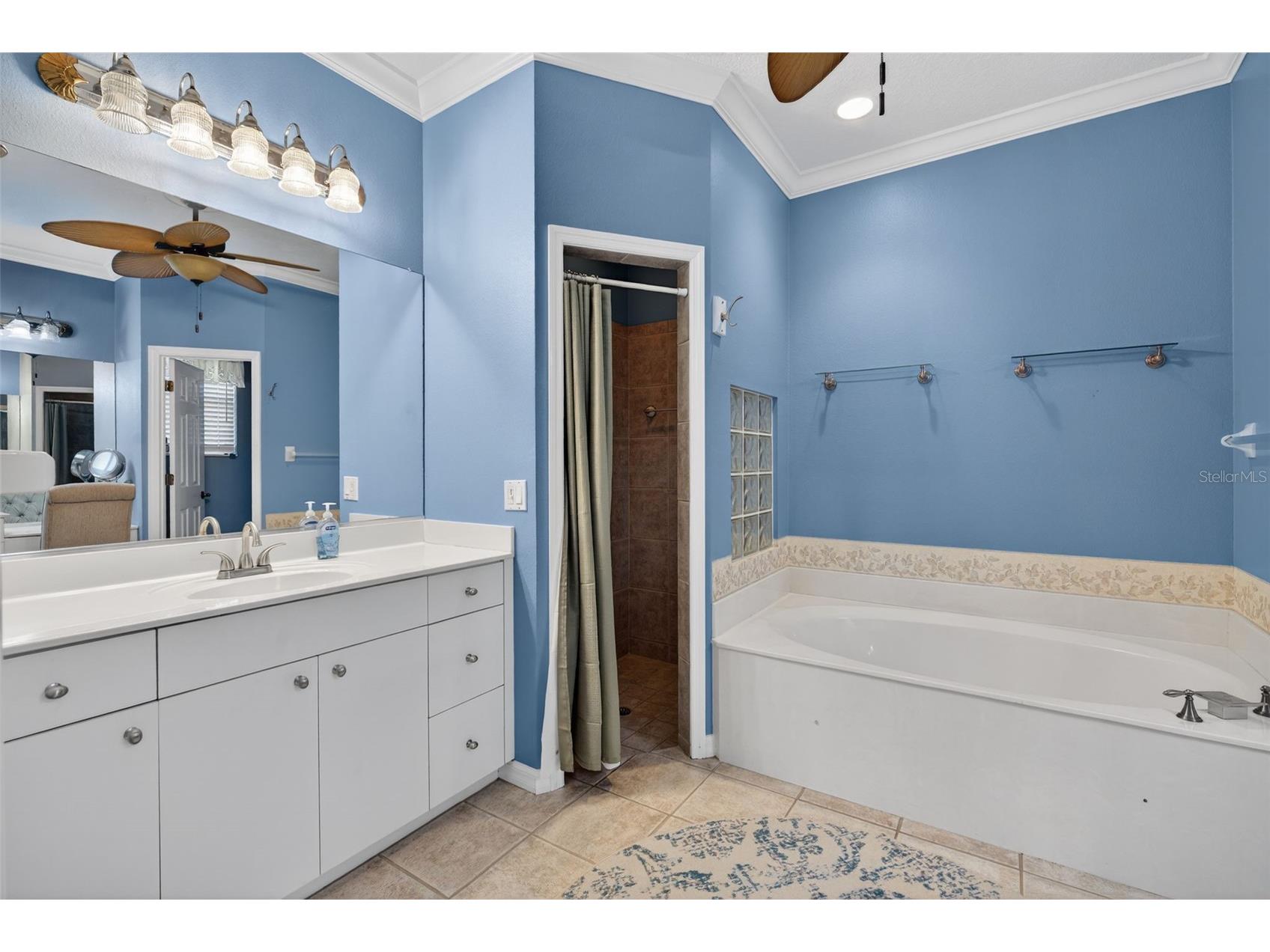 4449 Golden Lake Drive Sarasota FL 34233 A4686882 image34