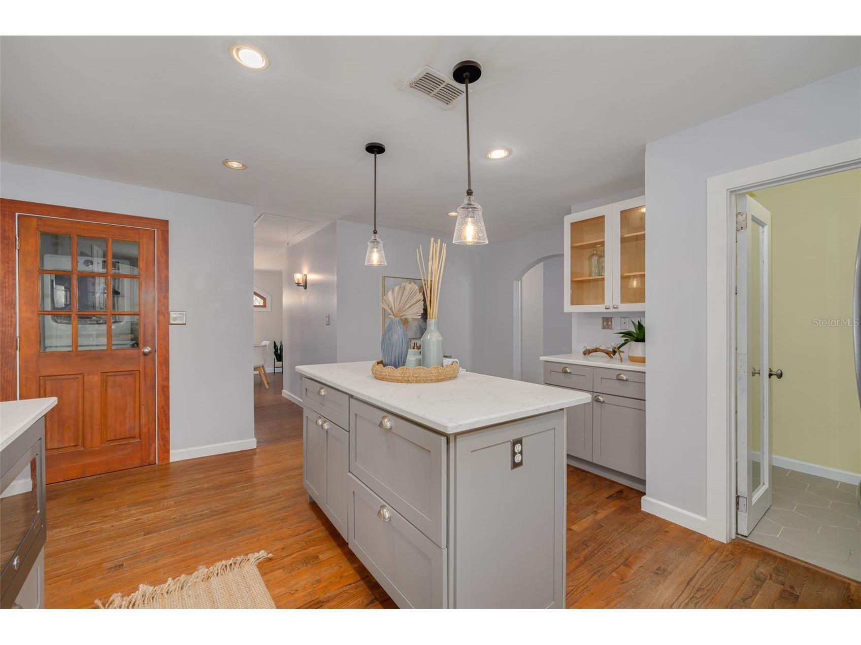 445 25th Avenue N Saint Petersburg FL 33704 TB8516682 image10