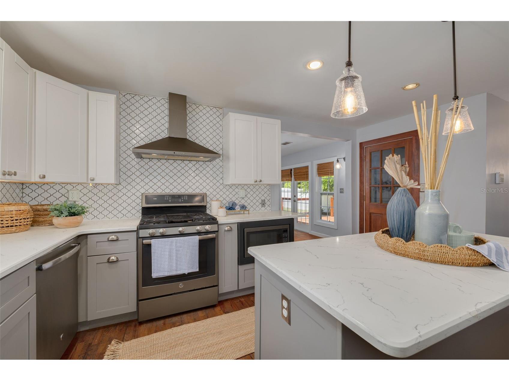 445 25th Avenue N Saint Petersburg FL 33704 TB8516682 image9