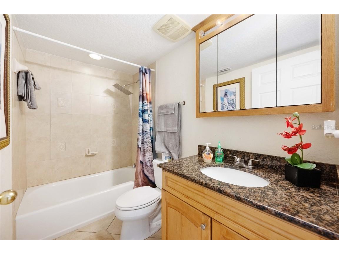 445 Hamden Drive #302 Clearwater Beach FL 33767 O6251823 image3