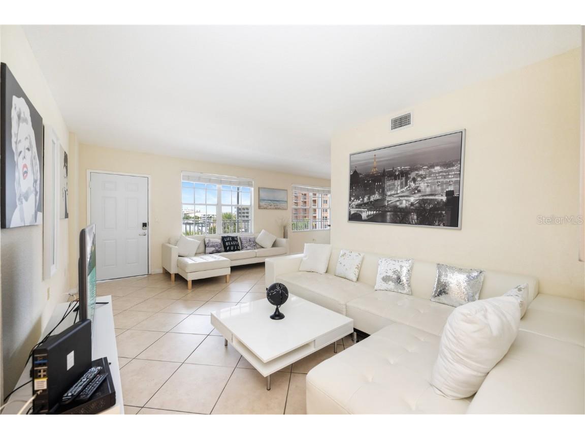 445 Hamden Drive #302 Clearwater Beach FL 33767 O6251823 image7