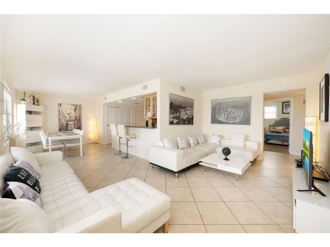 445 Hamden Drive #302 Clearwater Beach FL 33767 O6251823 image8