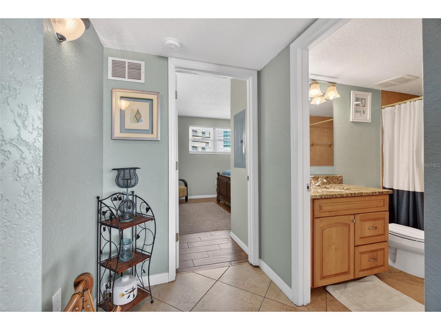 445 Hamden Drive #405 Clearwater Beach FL 33767 - INTRACOASTAL WATERWAY TB8461080 image7