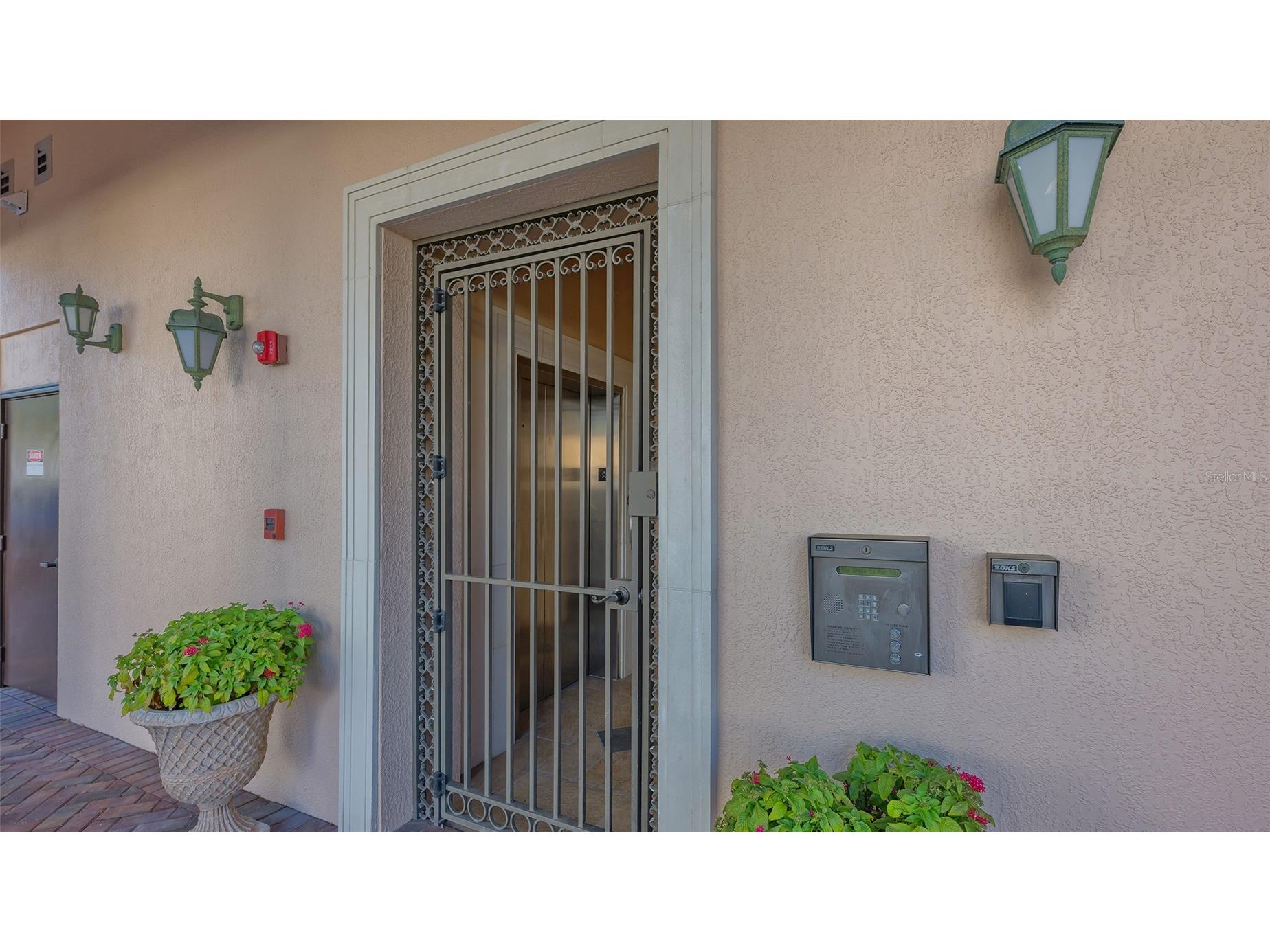 445 N Orange Avenue #306 Sarasota FL 34236 A4686070 image3
