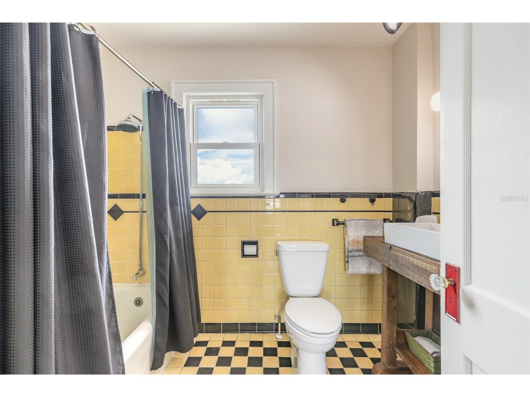 445 Seaview Avenue Daytona Beach FL 32118 FC319668 image24