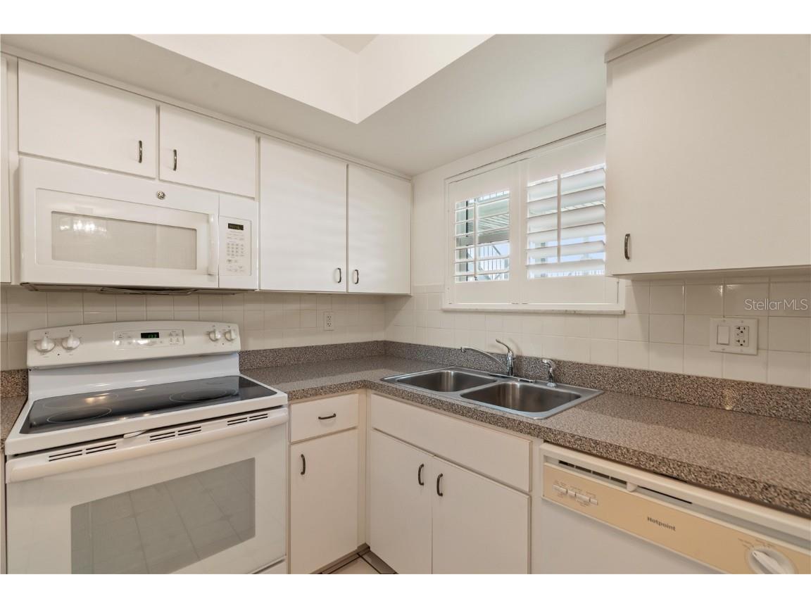 4452 Garnet Drive #202 New Port Richey FL 34652 W7881045 image14