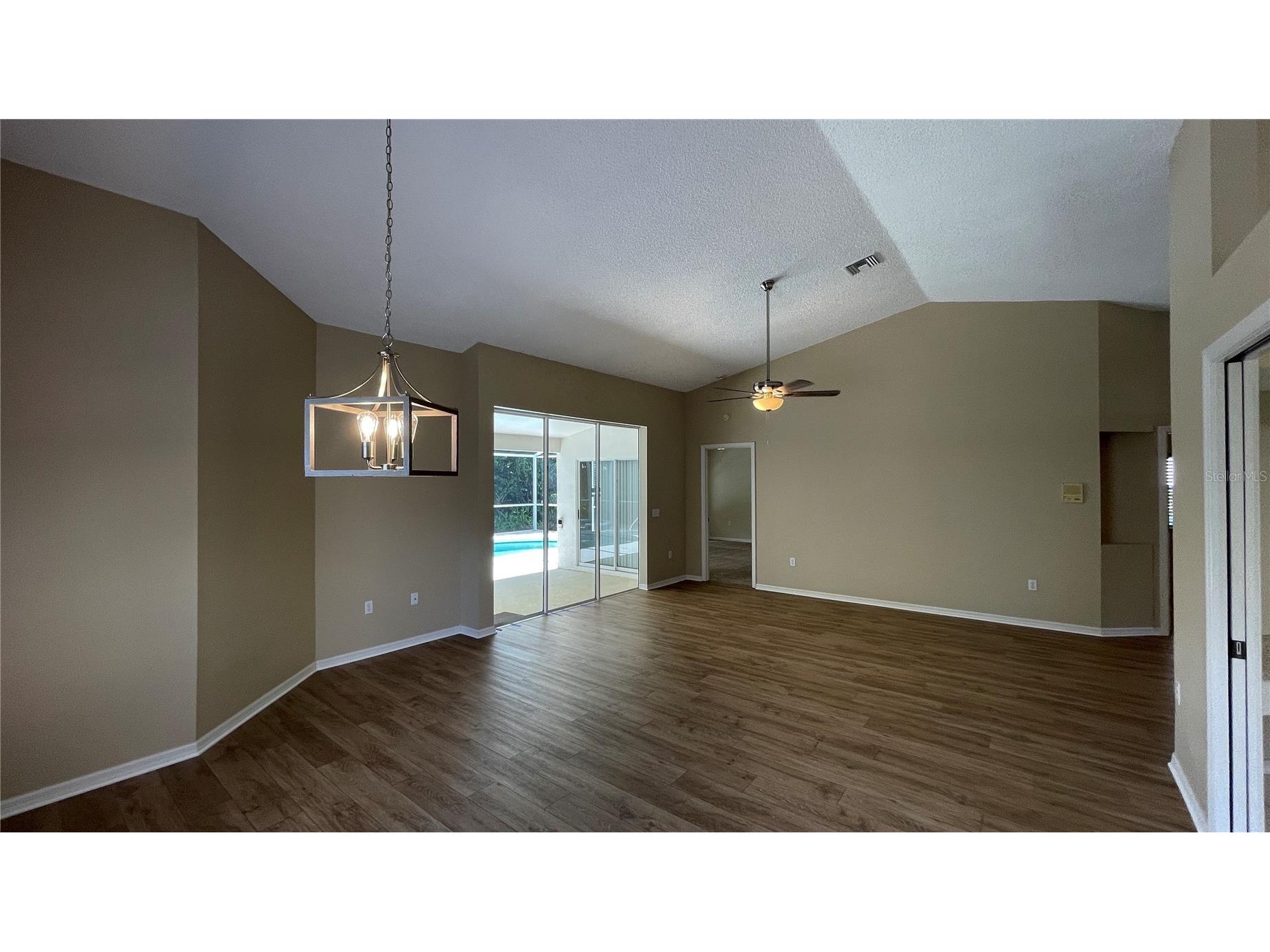4456 Del Sol Boulevard Sarasota FL 34243 A4693091 image8