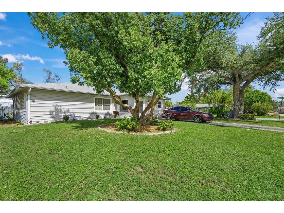 4457 Brooksdale Drive Sarasota FL 34232 A4627789 image1