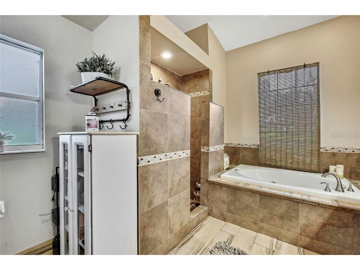 4457 Cr 542h Bushnell FL 33513 TB8415628 image24