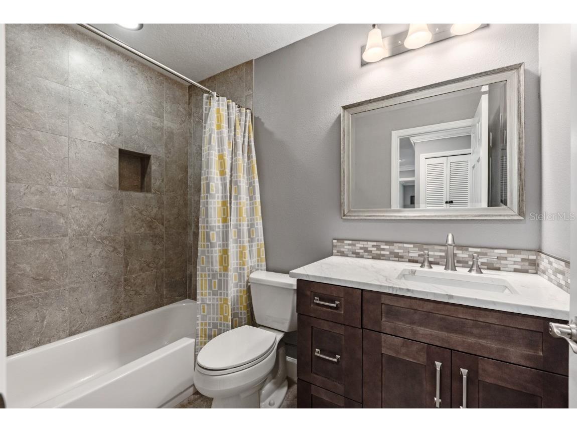 4459 Oakley Greene #62 Sarasota FL 34235 A4673777 image10