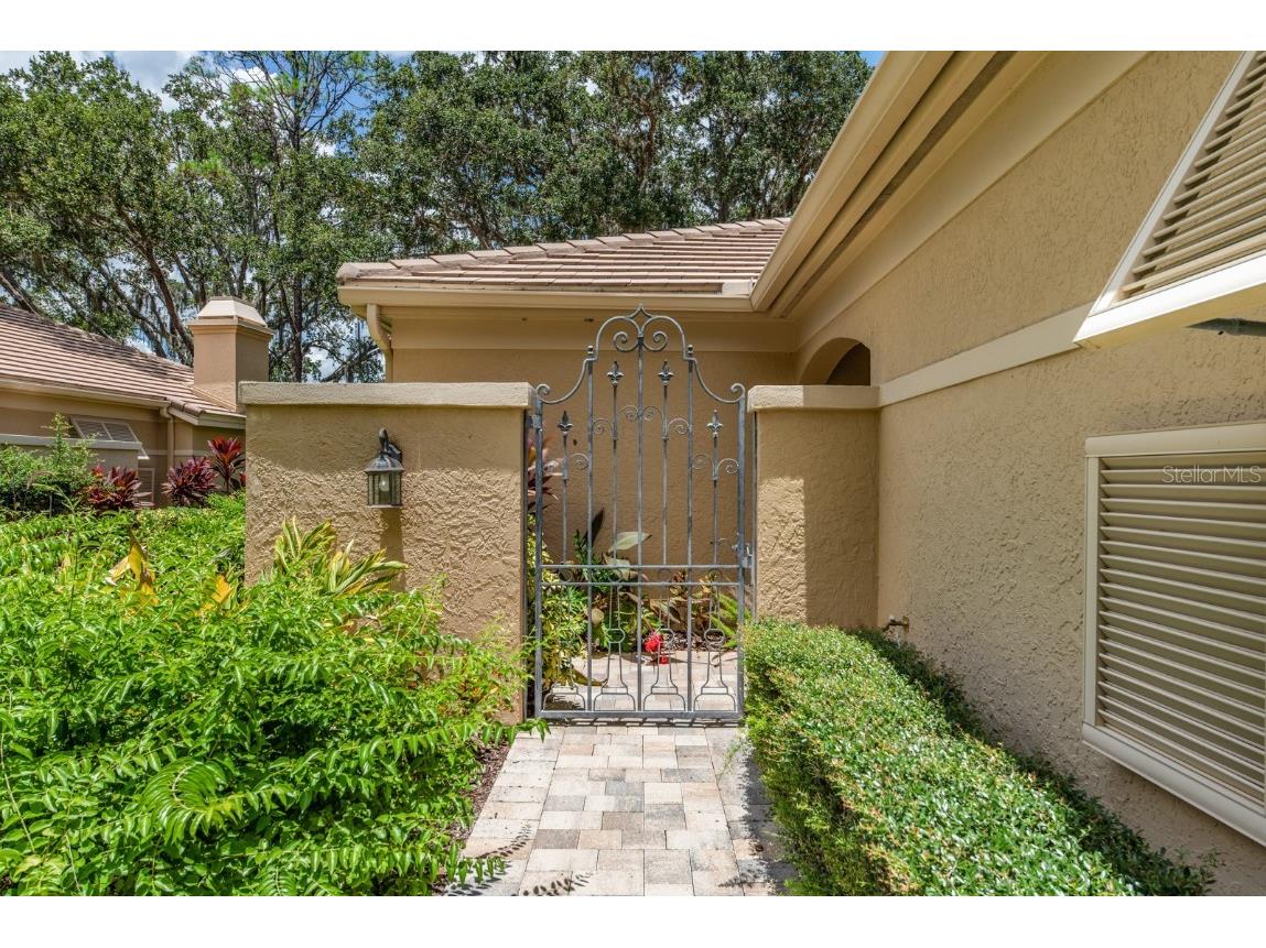 4459 Oakley Greene #62 Sarasota FL 34235 A4673777 image2