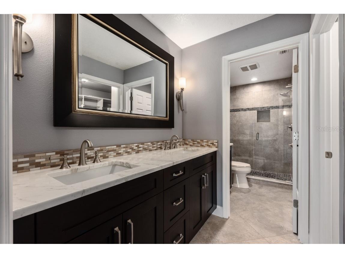 4459 Oakley Greene #62 Sarasota FL 34235 A4673777 image25