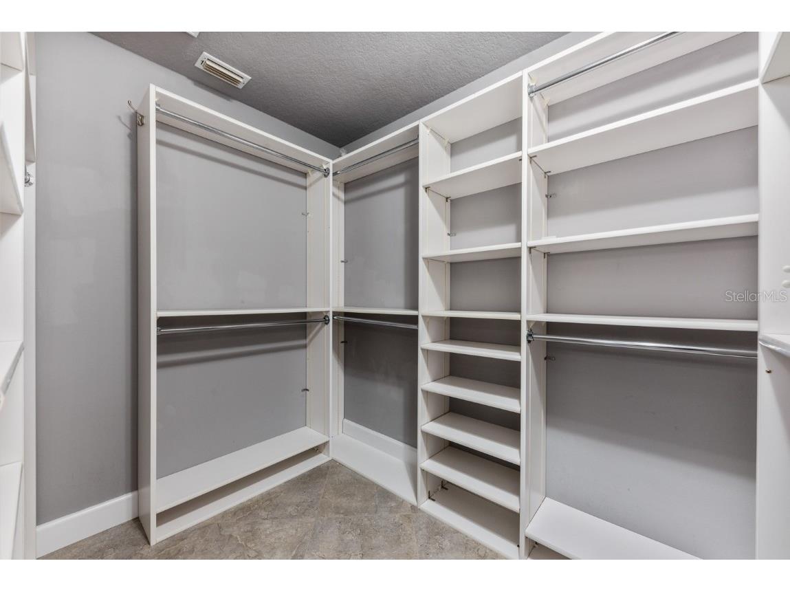 4459 Oakley Greene #62 Sarasota FL 34235 A4673777 image27