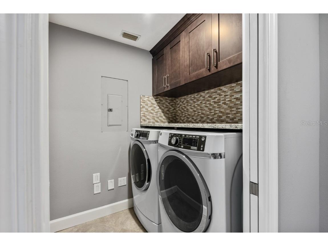 4459 Oakley Greene #62 Sarasota FL 34235 A4673777 image9