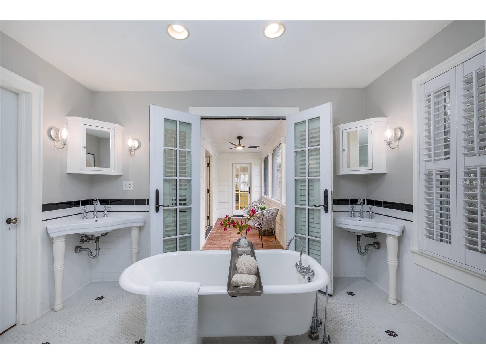 446 16th Avenue NE Saint Petersburg FL 33704 TB8467265 image51