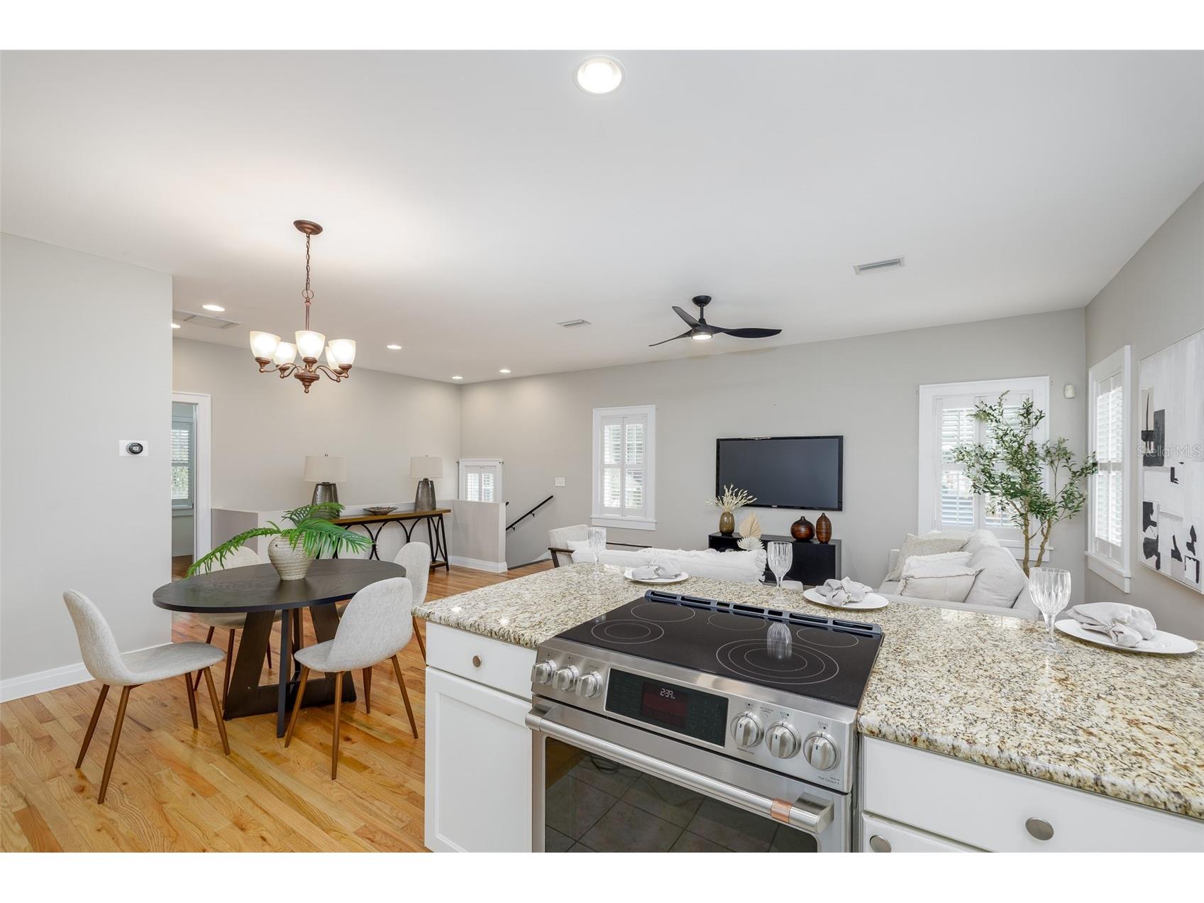 446 16th Avenue NE Saint Petersburg FL 33704 TB8467265 image61