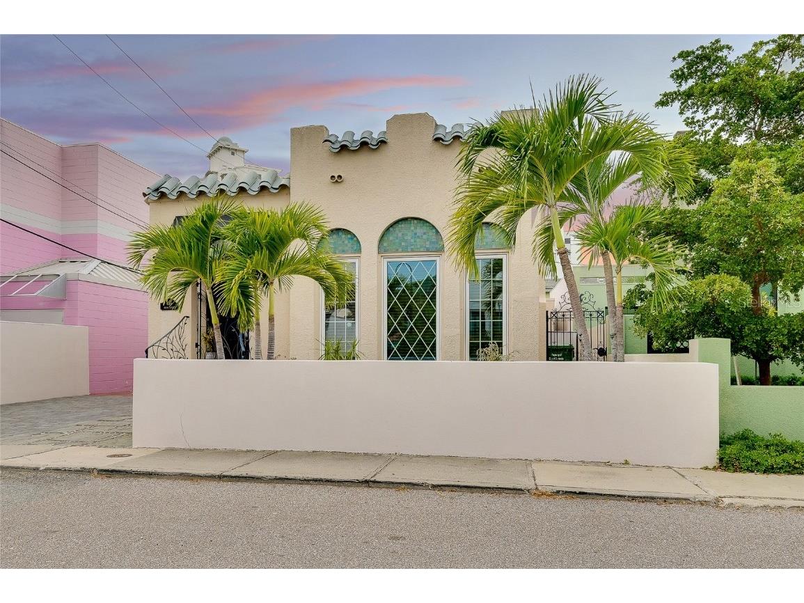 446 Burns Court Sarasota FL 34236 A4671273 image1