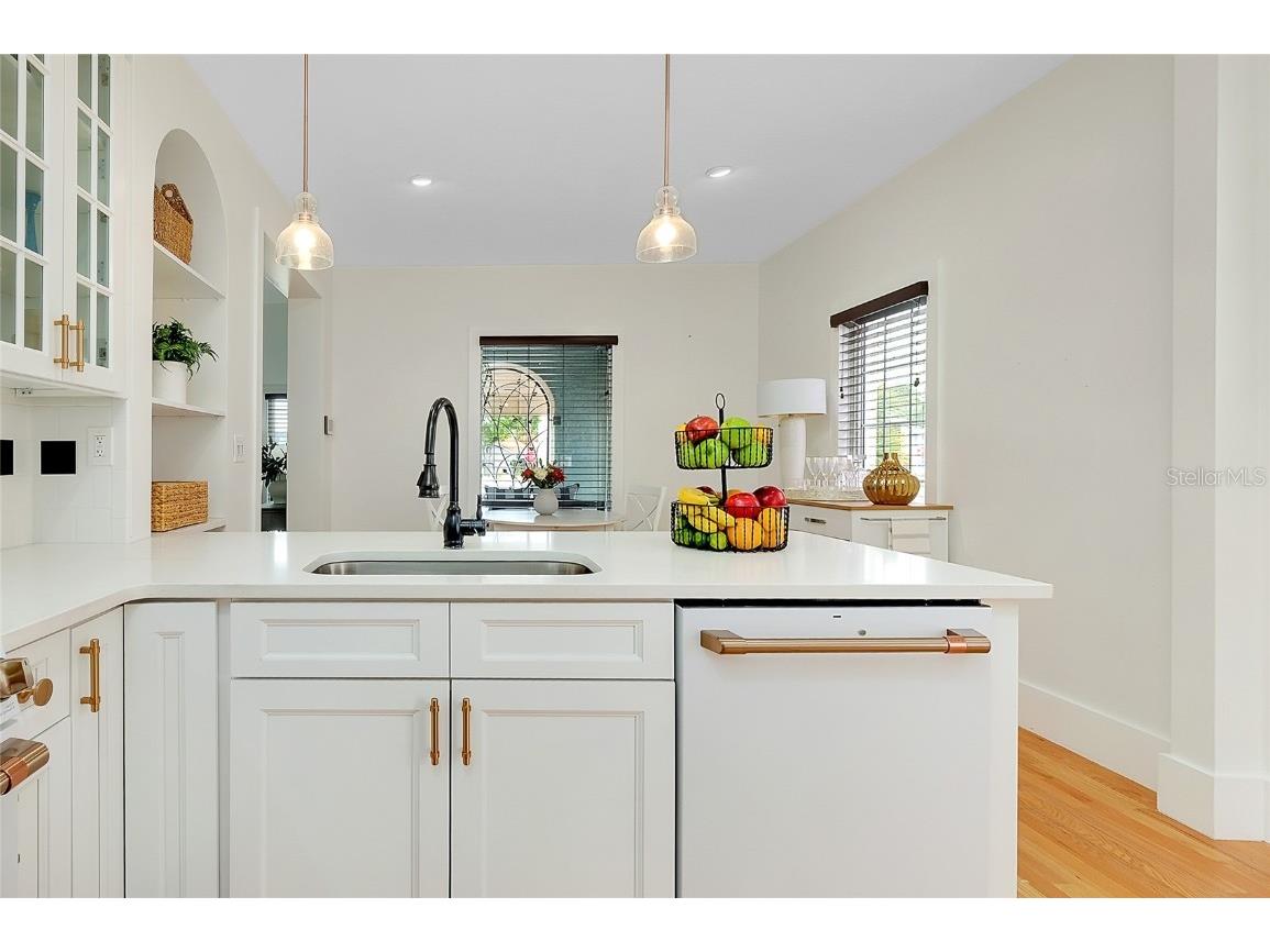 446 Burns Court Sarasota FL 34236 A4671273 image11