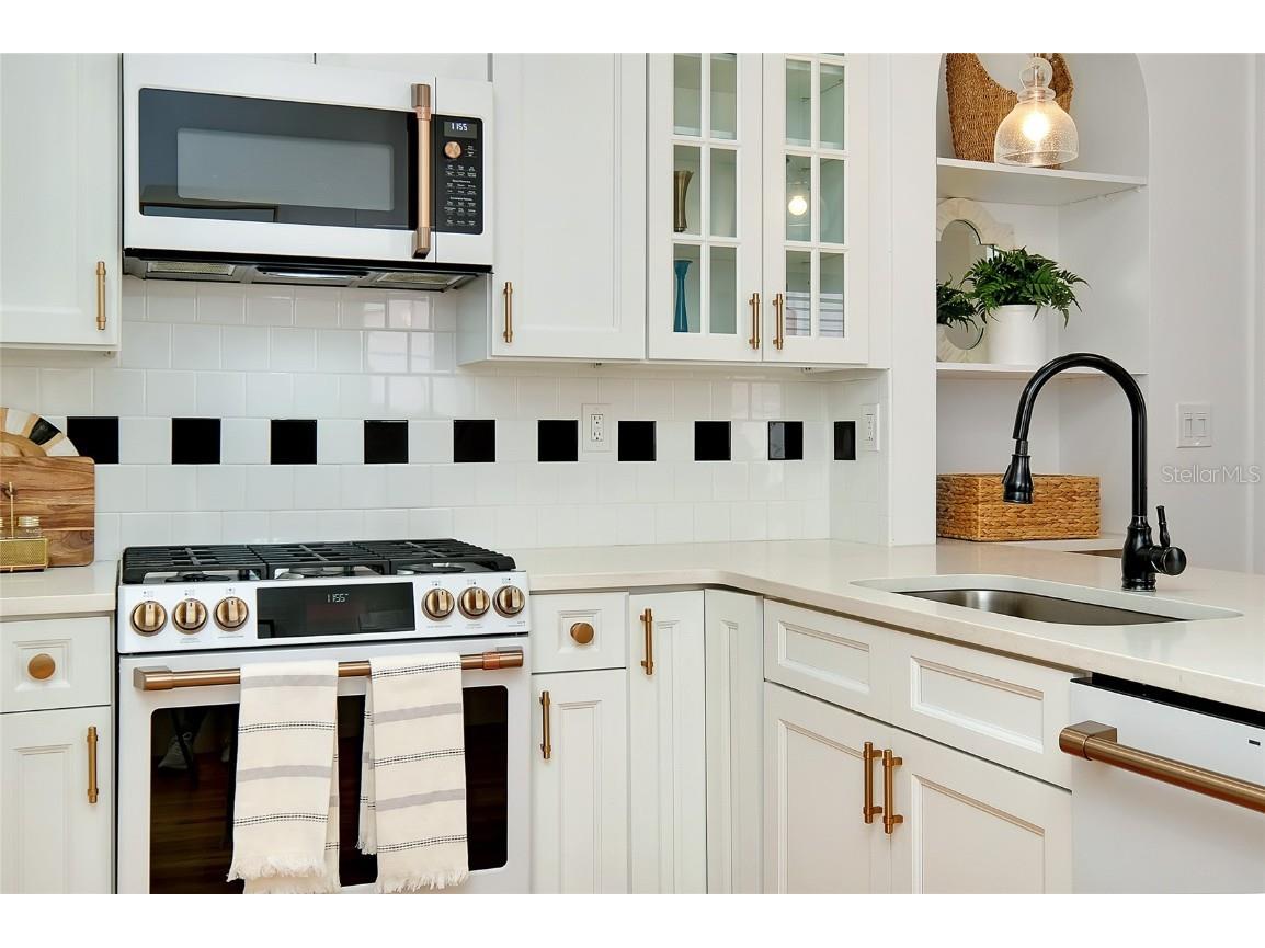 446 Burns Court Sarasota FL 34236 A4671273 image14