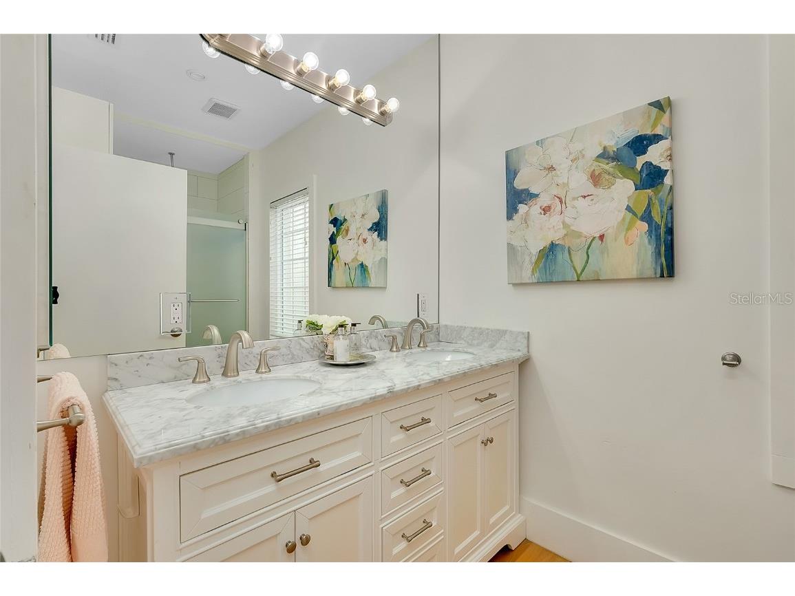 446 Burns Court Sarasota FL 34236 A4671273 image17