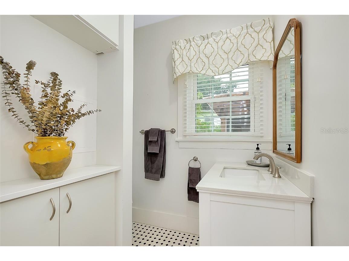 446 Burns Court Sarasota FL 34236 A4671273 image18