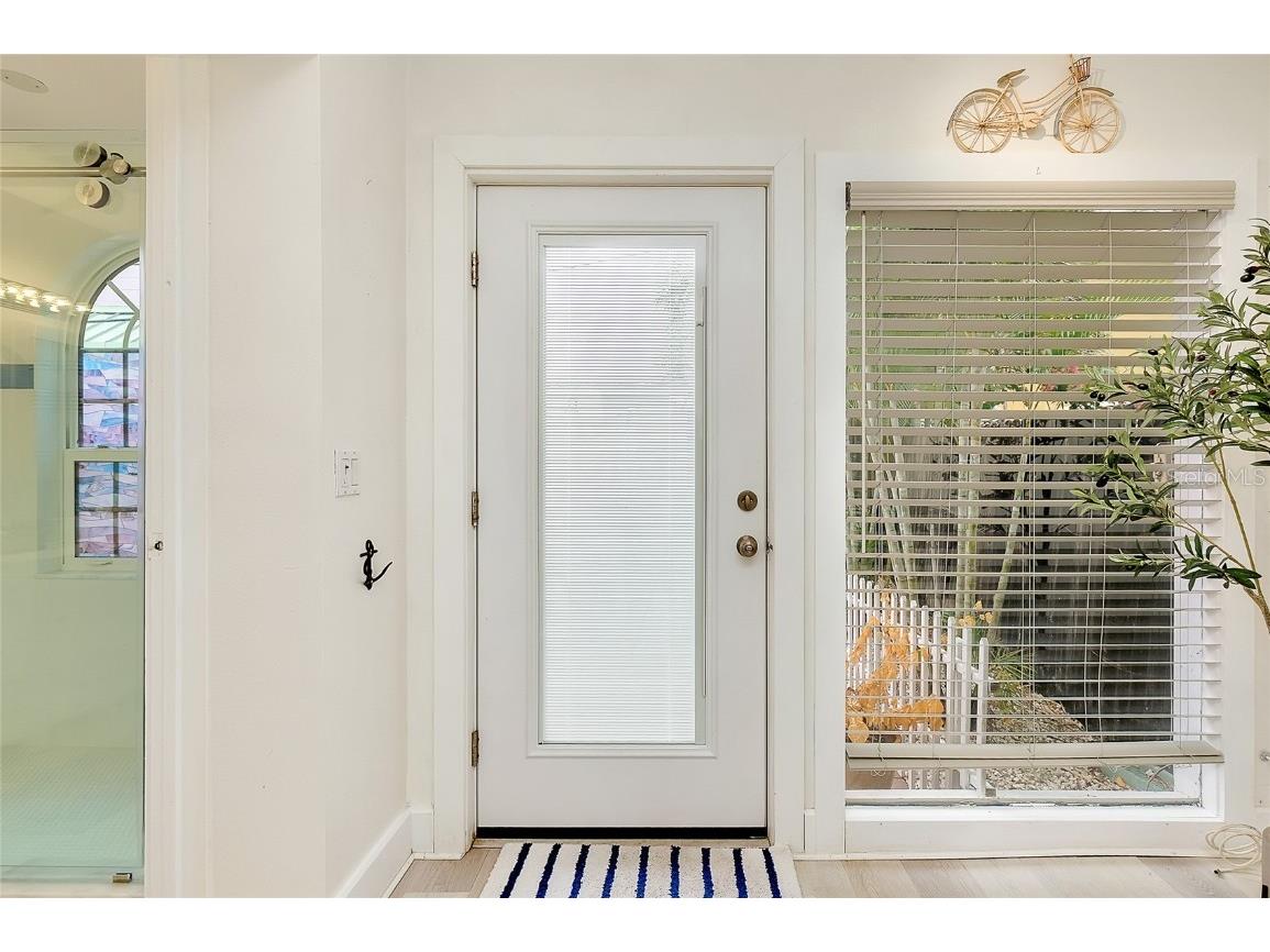 446 Burns Court Sarasota FL 34236 A4671273 image20