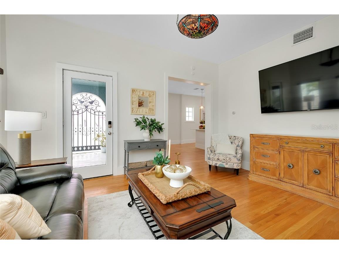 446 Burns Court Sarasota FL 34236 A4671273 image5