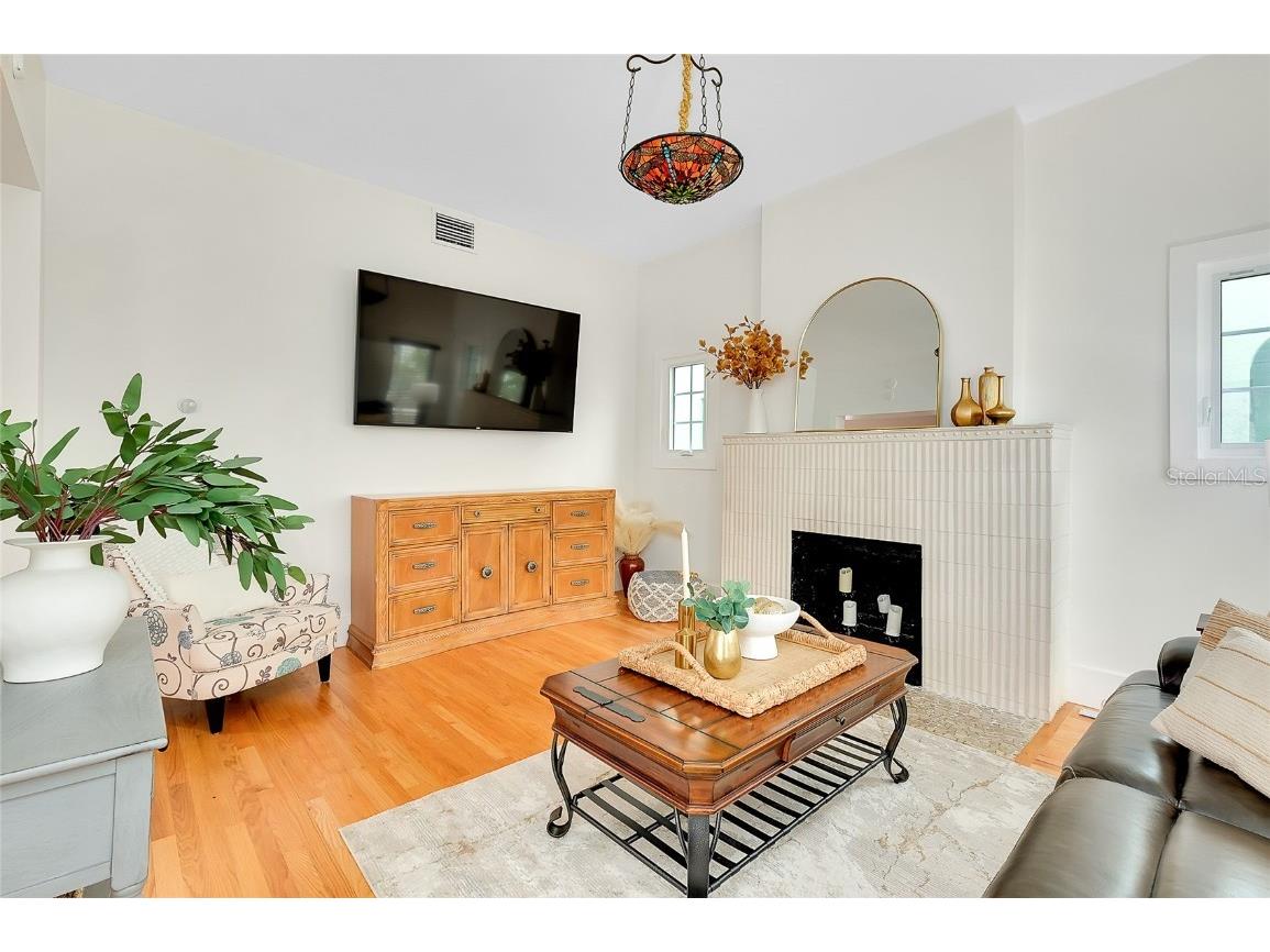 446 Burns Court Sarasota FL 34236 A4671273 image6