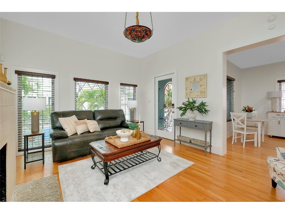 446 Burns Court Sarasota FL 34236 A4671273 image7