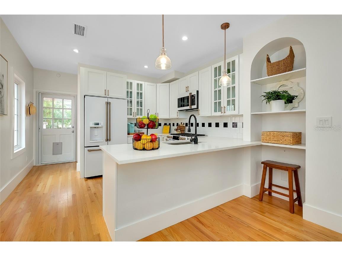 446 Burns Court Sarasota FL 34236 A4671273 image9