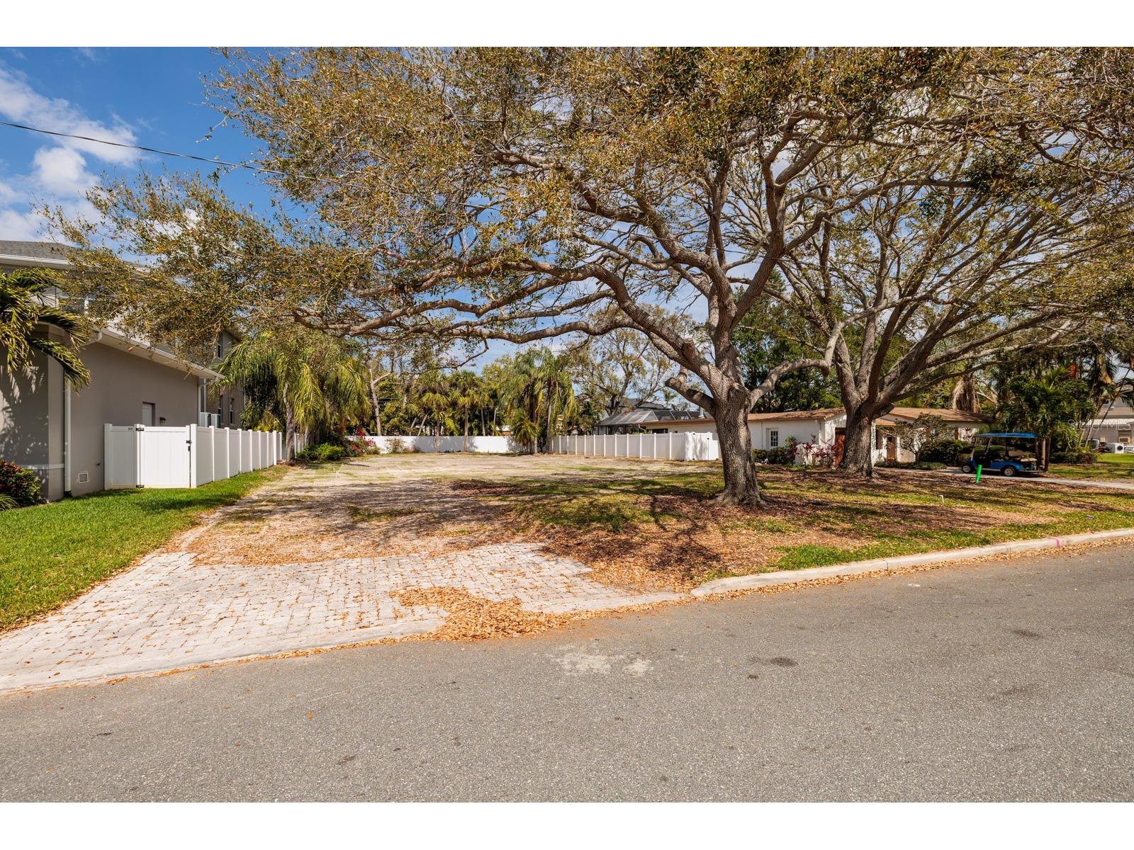 446 Rafael Boulevard NE Saint Petersburg FL 33704 TB8357903 image1