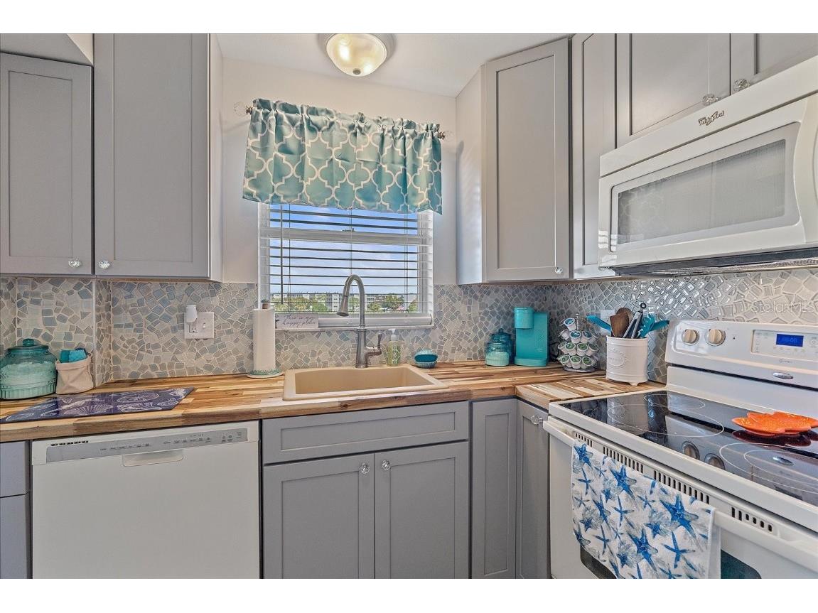 4460 Ironwood Circle #403A Bradenton FL 34209 A4674412 image5