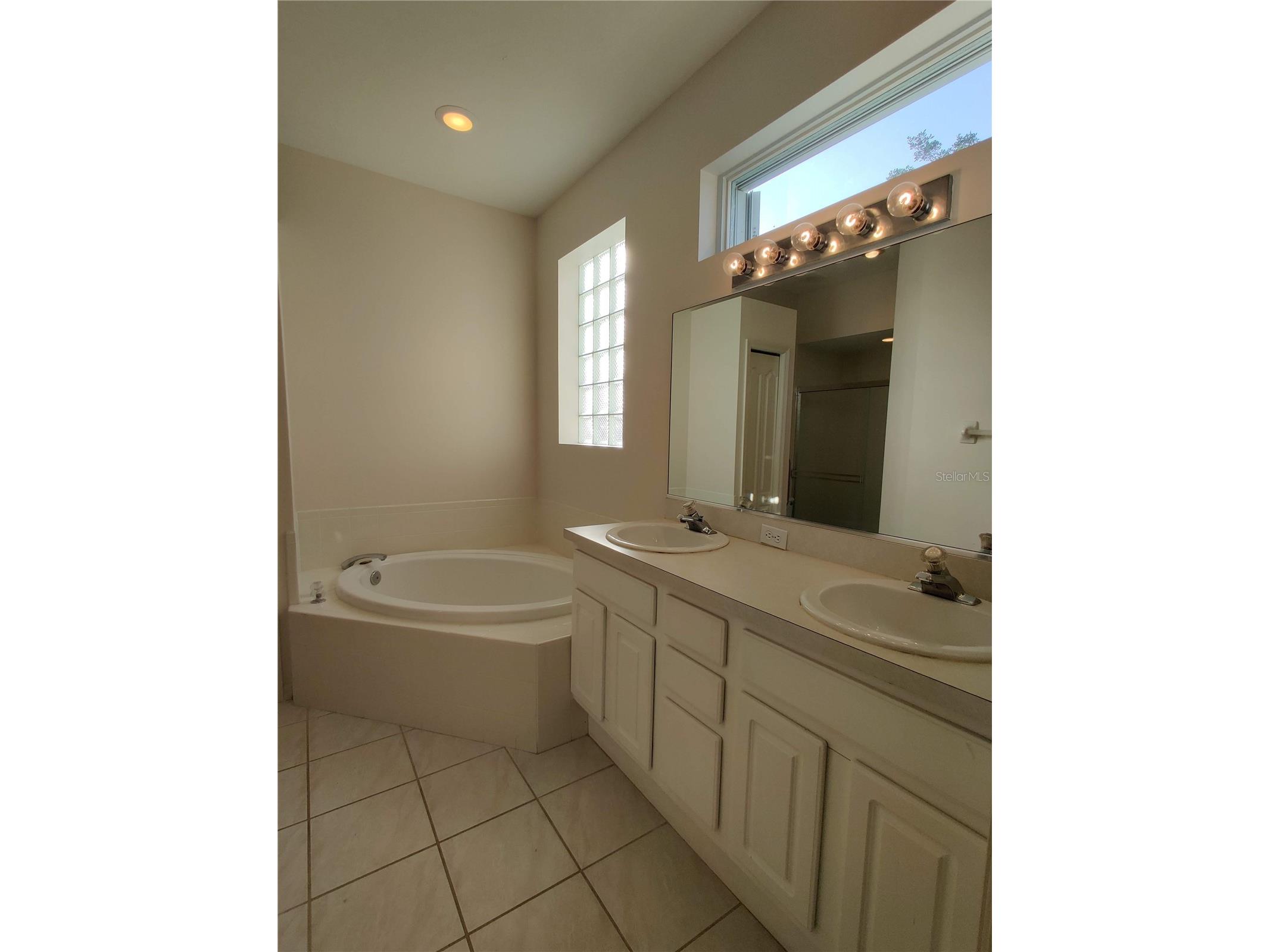 4469 Edinbridge Circle #25 Sarasota FL 34235 A4696714 image11