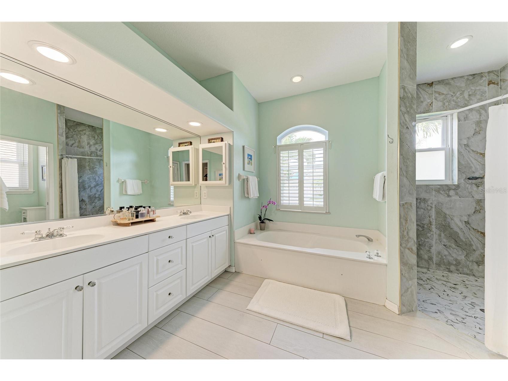 4471 Mcintosh Lake Avenue Sarasota FL 34233 A4695012 image23