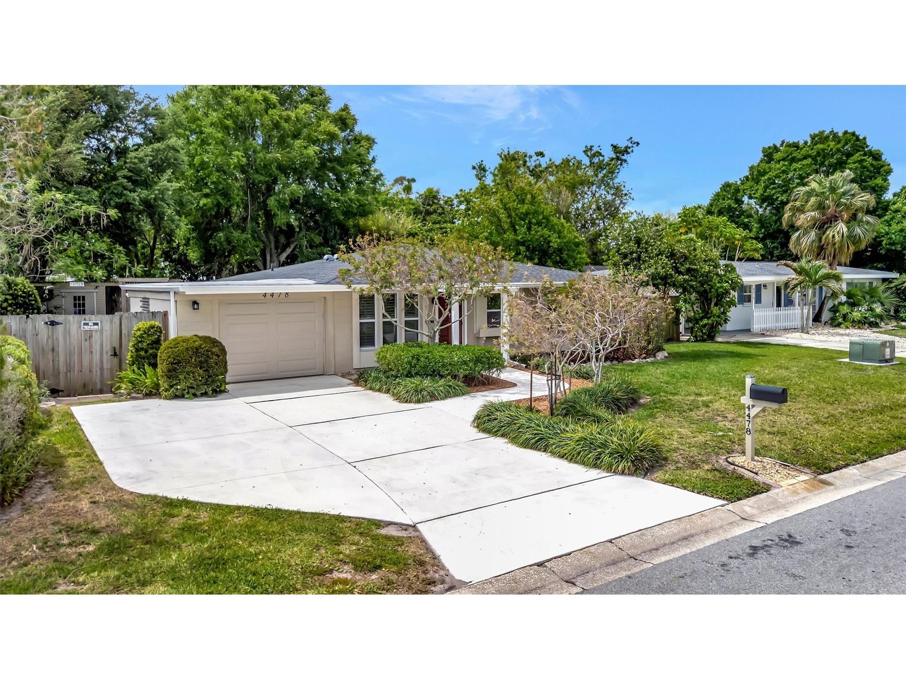 4478 Coco Ridge Circle Sarasota FL 34233 A4689676 image1