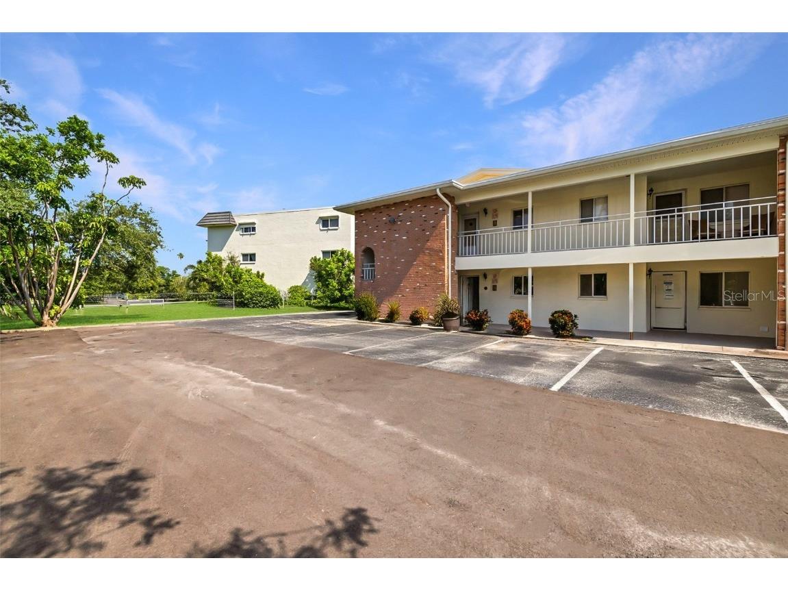 4480 Overlook Drive NE #20 Saint Petersburg FL 33703 TB8409659 image1