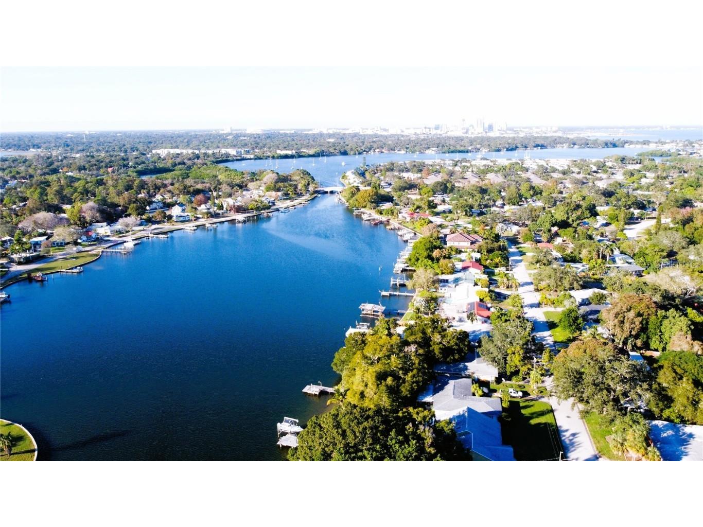 4481 Pompano Drive SE Saint Petersburg FL 33705 - TAMPA BAY U8222376 image1