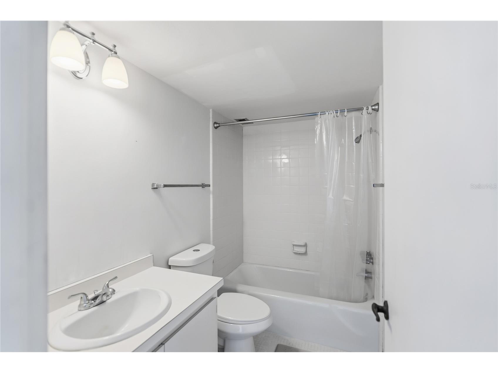 4485 Gulf Of Mexico Drive #402 Longboat Key FL 34228 A4675789 image14