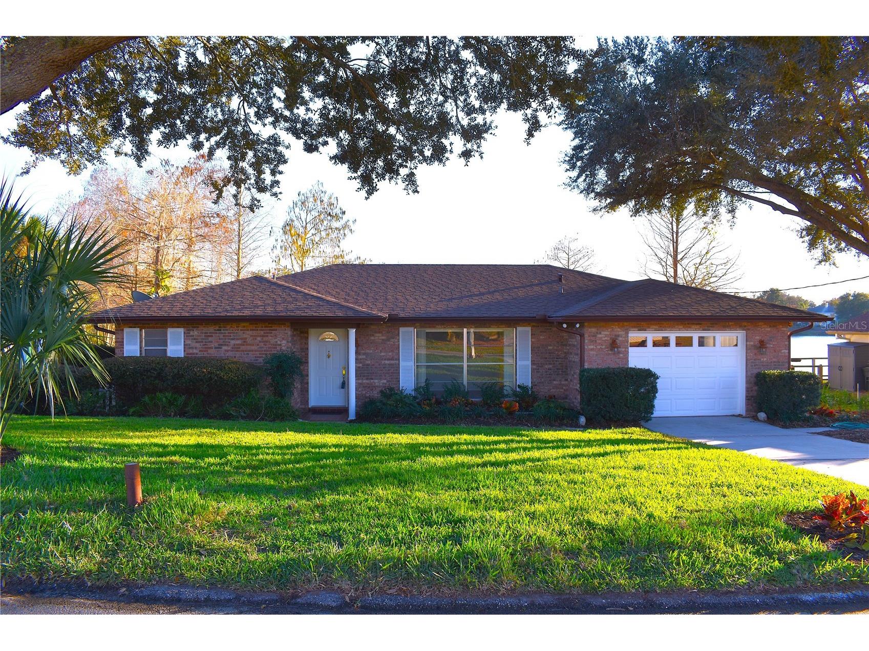 45 Lantana Drive Debary FL 32713 - LAKE ANNA MARIE V4947065 image1