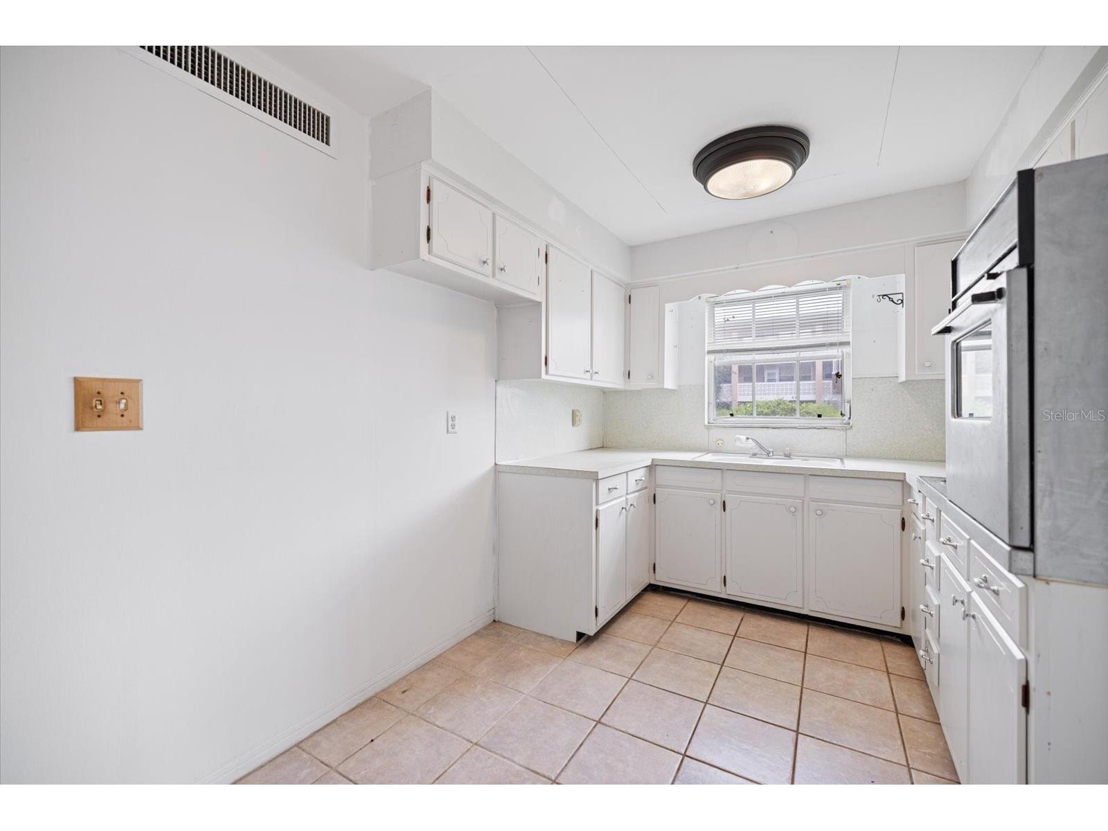 450 32nd Avenue N #106W Saint Petersburg FL 33704 A4695791 image3