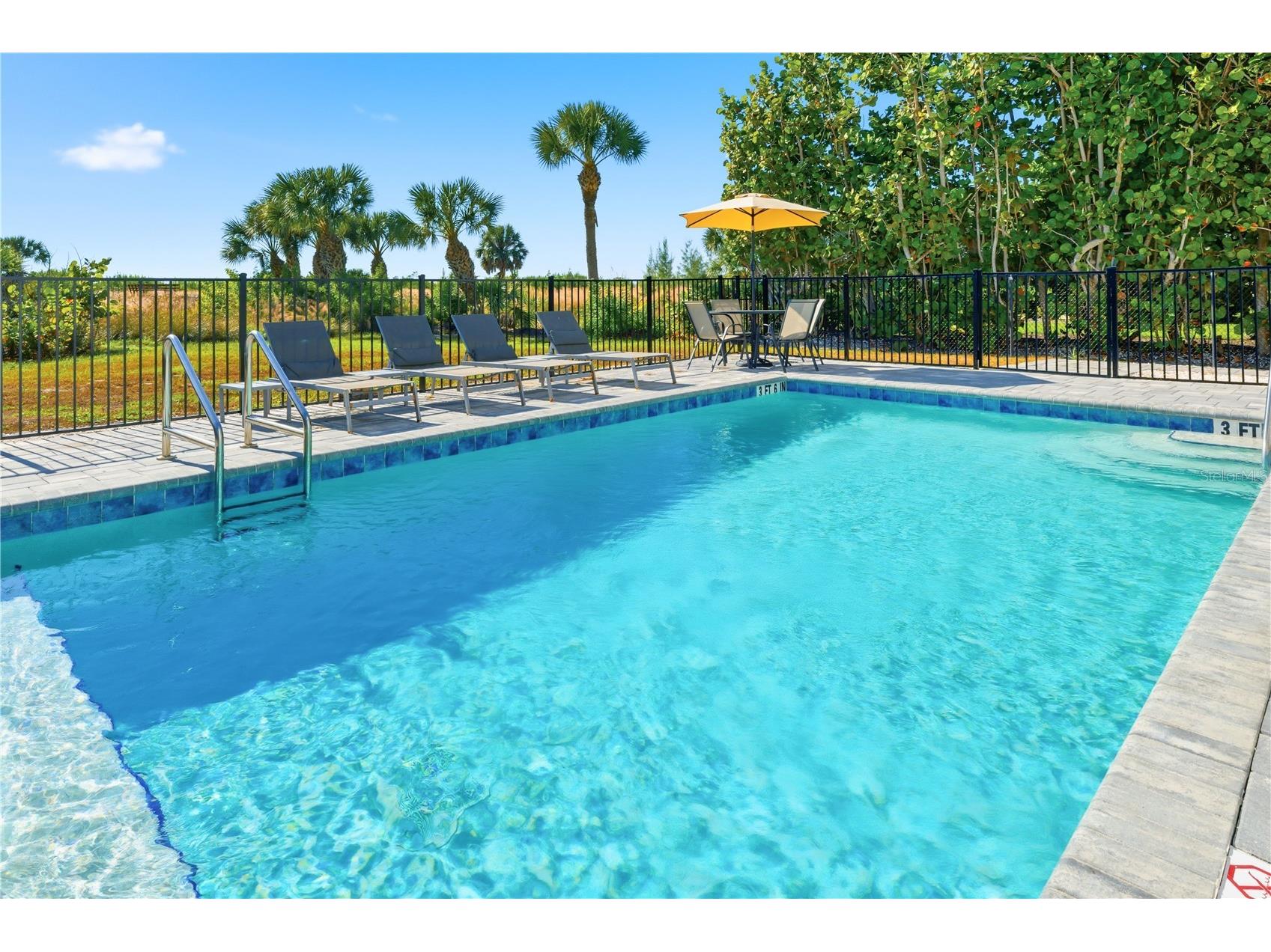 450 Beach Road #3 Sarasota FL 34242 - GULF OF AMERICA A4682792 image7