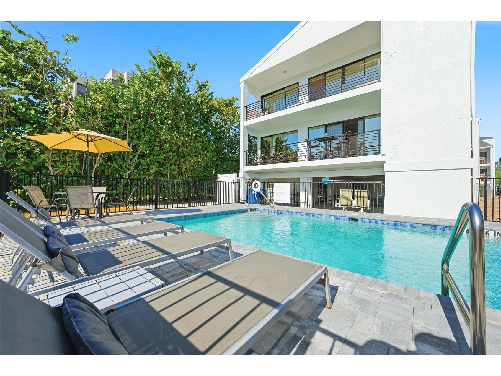 450 Beach Road #3 Sarasota FL 34242 - GULF OF AMERICA A4682792 image9
