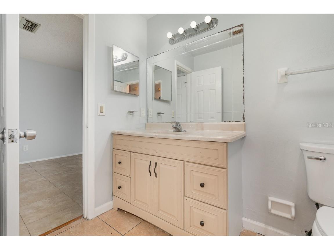 450 S Buena Vista Avenue Orlando FL 32835 O6310912 image16