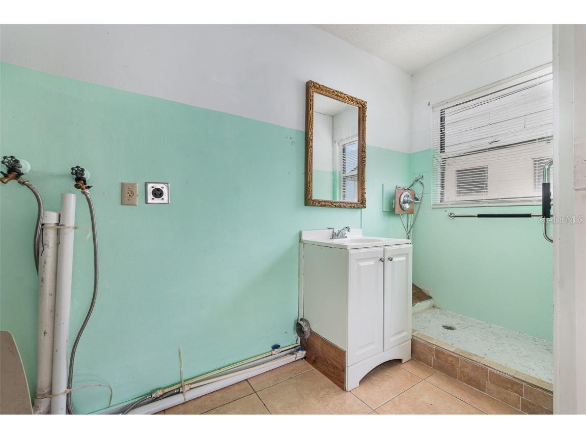 450 S Buena Vista Avenue Orlando FL 32835 O6310912 image17